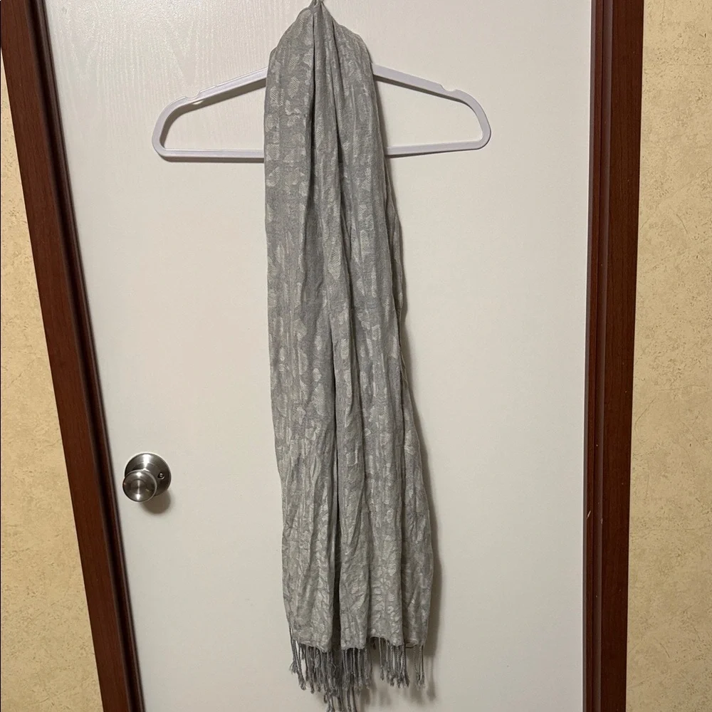 Elegant Gray Textured Scarf